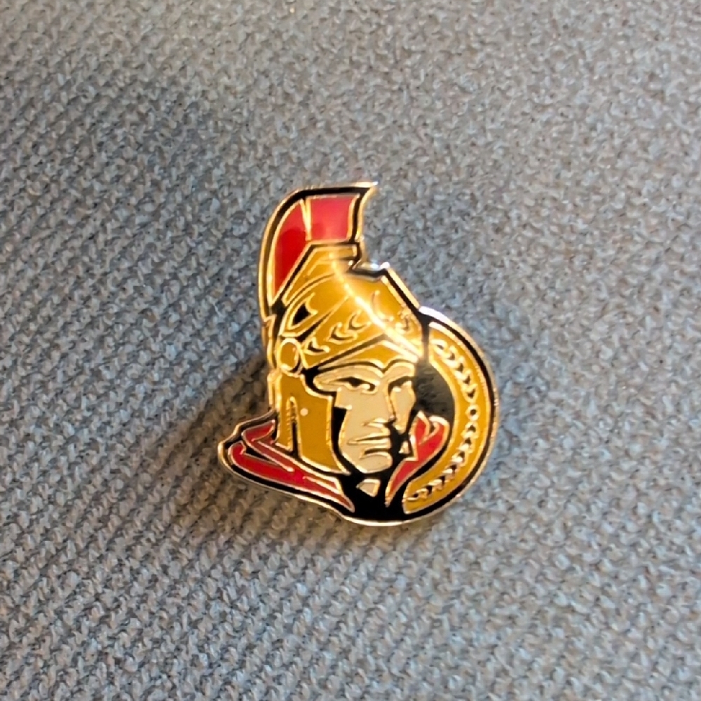 Ottawa Senators Gold and Red Lapel Pin